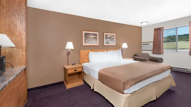 Super 8 by Wyndham Chamberlain SD photo 7