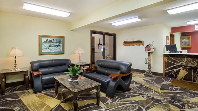 Super 8 by Wyndham Charles City photo 4