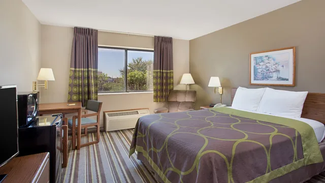 Super 8 by Wyndham Charles City photo 5