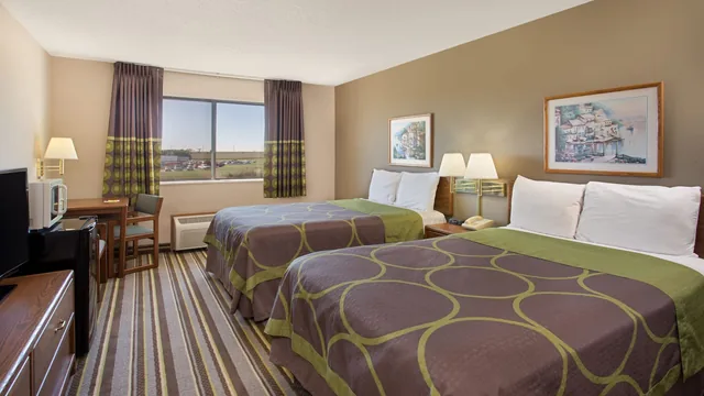 Super 8 by Wyndham Charles City photo 10