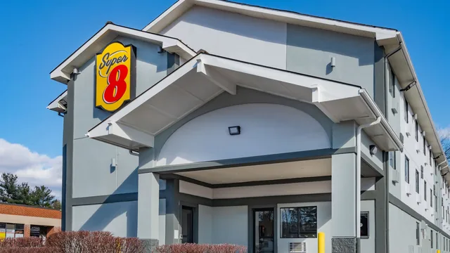 Super 8 by Wyndham Charlottesville photo 5