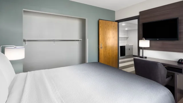 Super 8 by Wyndham Columbus photo 5