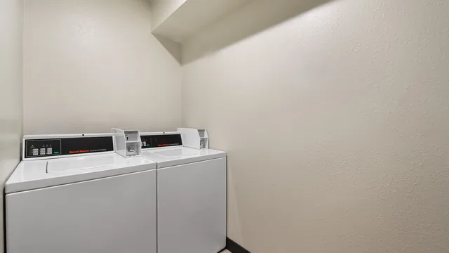 Super 8 by Wyndham Columbus photo 8