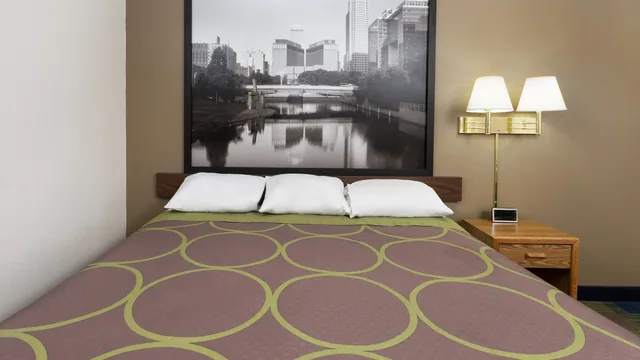 Super 8 by Wyndham Columbus photo 11