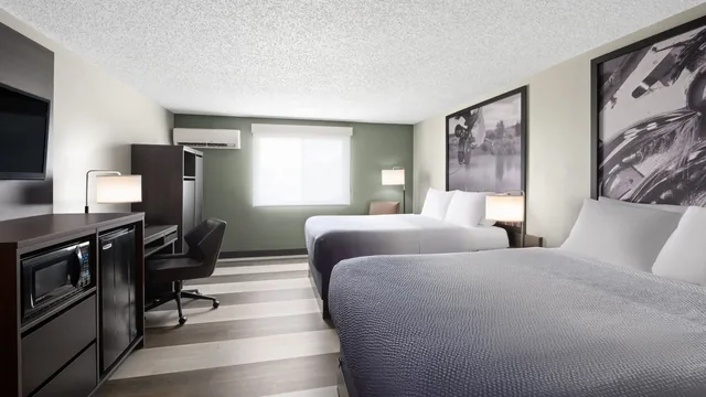 Super 8 by Wyndham Conrad photo 11
