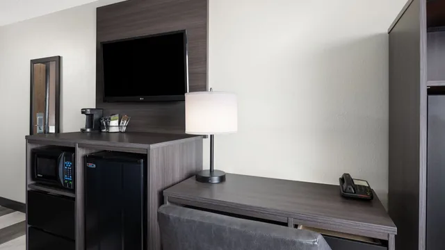 Super 8 by Wyndham Conrad photo 12