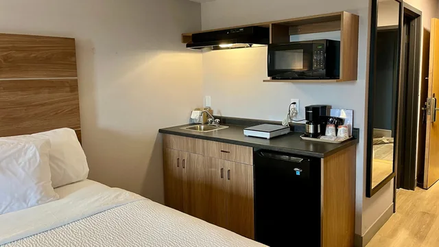 Super 8 by Wyndham Cornwall ON photo 8