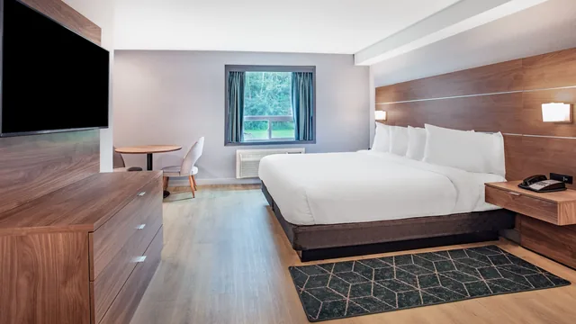 Super 8 by Wyndham Cornwall ON photo 9