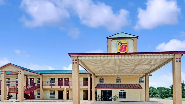 Super 8 by Wyndham Dallas South photo 4