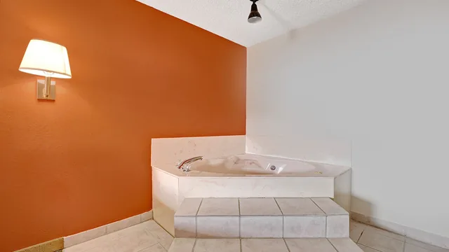 Super 8 by Wyndham Dallas South photo 6