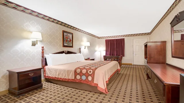 Super 8 by Wyndham Dallas South photo 8