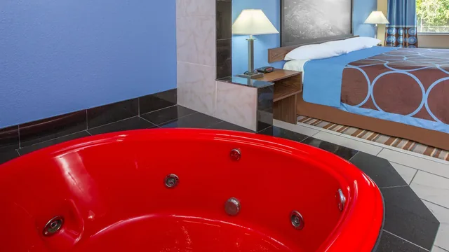 Super 8 by Wyndham Dothan photo 7