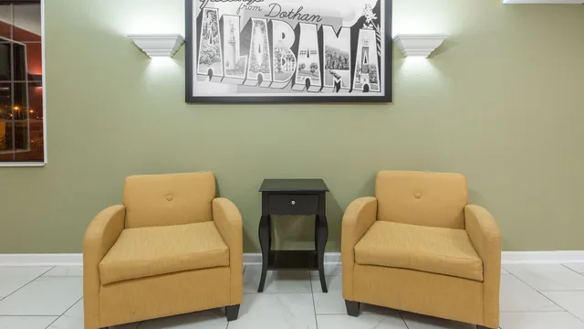 Super 8 by Wyndham Dothan photo 9