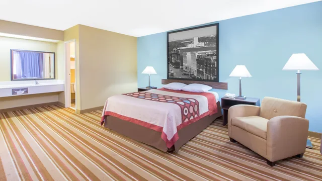 Super 8 by Wyndham Dothan photo 11