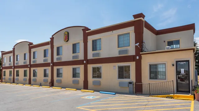 Super 8 by Wyndham Douglas photo 6