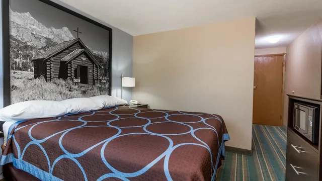 Super 8 by Wyndham Douglas photo 7