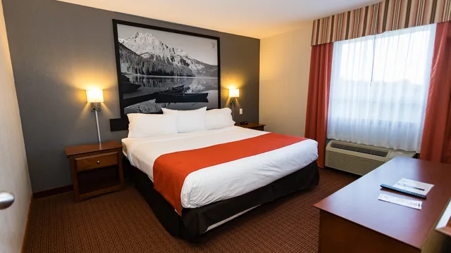 Super 8 by Wyndham Drayton Valley photo 1