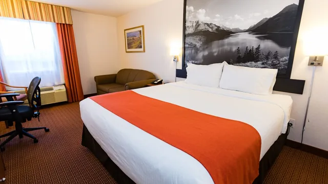 Super 8 by Wyndham Drayton Valley photo 2