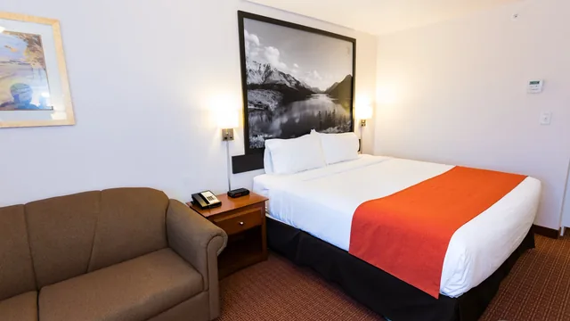 Super 8 by Wyndham Drayton Valley photo 6
