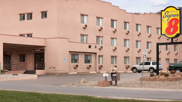 Super 8 by Wyndham Durango photo 1