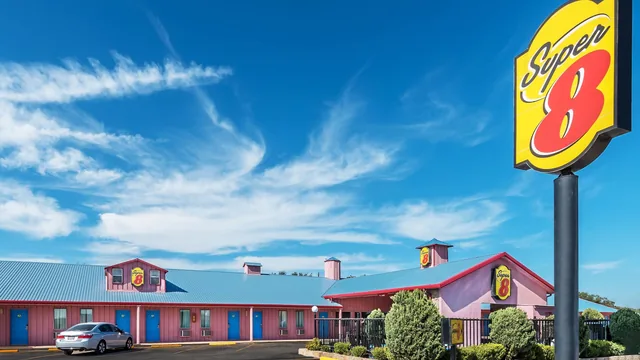 Super 8 by Wyndham Eastland photo 7