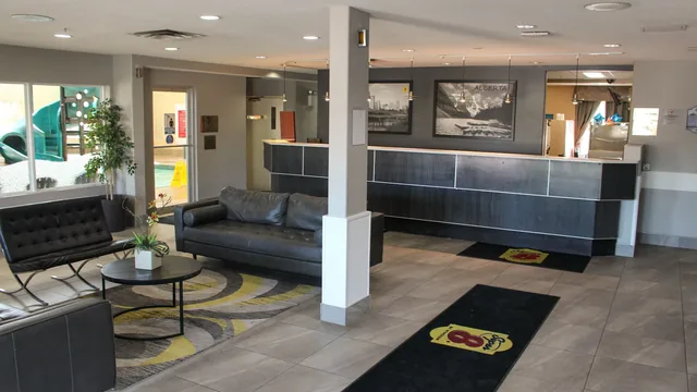 Super 8 by Wyndham Edmonton South photo 4