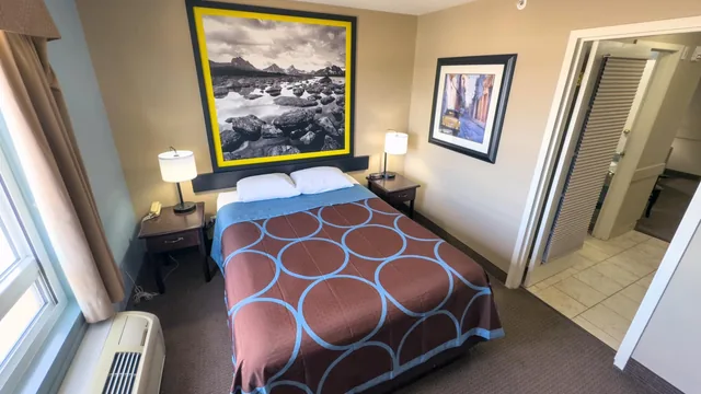 Super 8 by Wyndham Edmonton South photo 5
