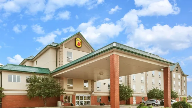 Super 8 by Wyndham Edmonton South photo 6