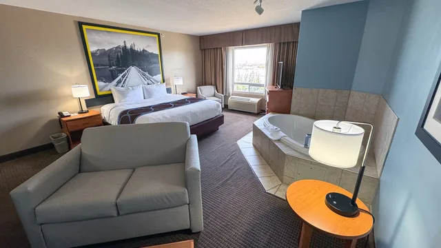Super 8 by Wyndham Edmonton South photo 10