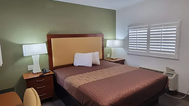 Super 8 by Wyndham El Centro North photo 11