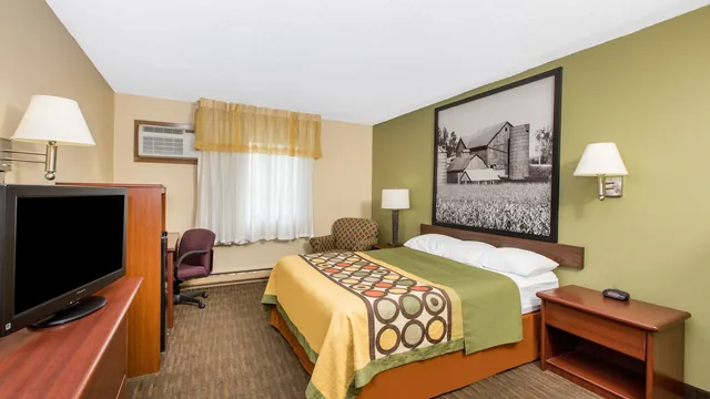 Super 8 by Wyndham Fairmont photo 7