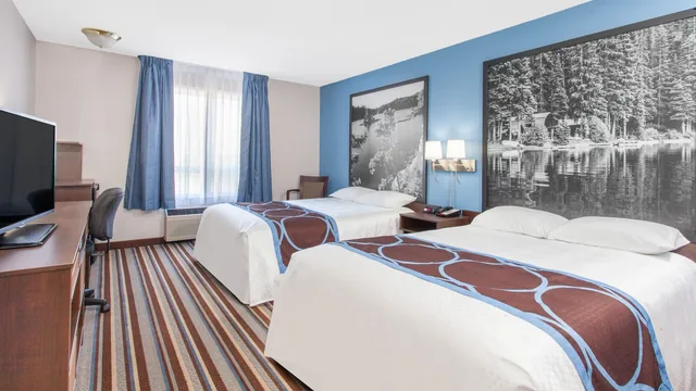 Super 8 by Wyndham Fort Frances photo 4