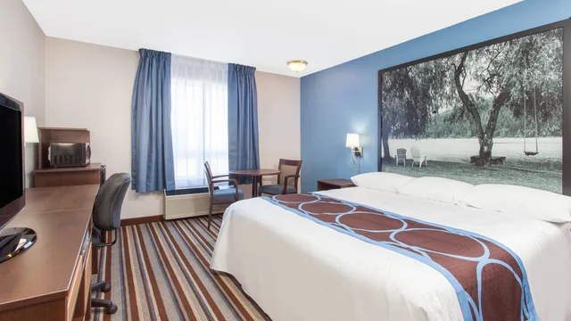 Super 8 by Wyndham Fort Frances photo 10