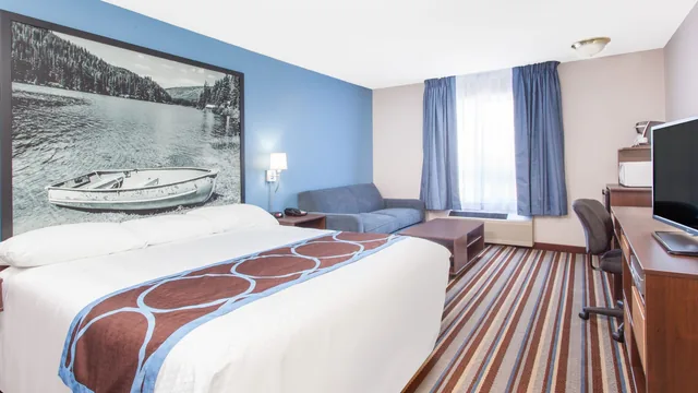 Super 8 by Wyndham Fort Frances photo 11