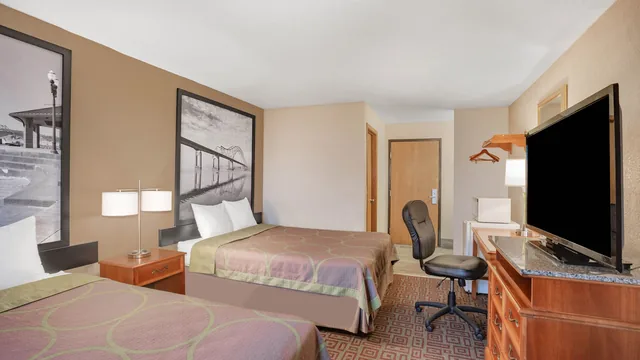 Super 8 by Wyndham Fort Madison photo 4