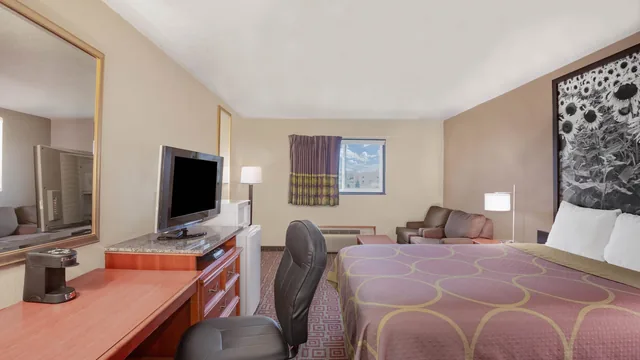 Super 8 by Wyndham Fort Madison photo 5