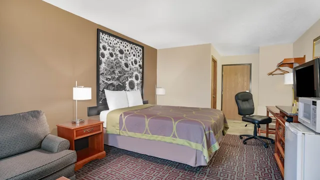Super 8 by Wyndham Fort Madison photo 8