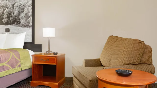 Super 8 by Wyndham Fort Madison photo 10