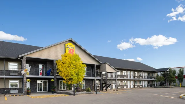 Super 8 by Wyndham Fort McMurray photo 11