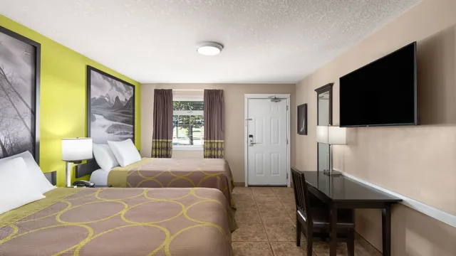 Super 8 by Wyndham Fort McMurray photo 12
