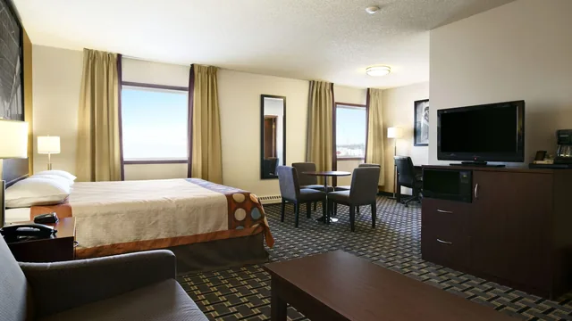 Super 8 by Wyndham Fox Creek photo 8