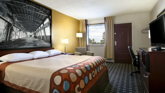 Super 8 by Wyndham Fox Creek photo 9