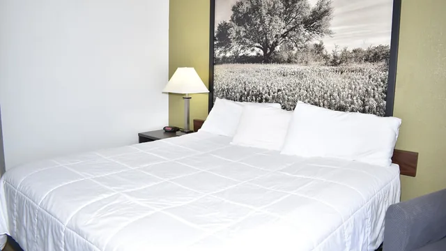 Super 8 by Wyndham Fredericksburg photo 3