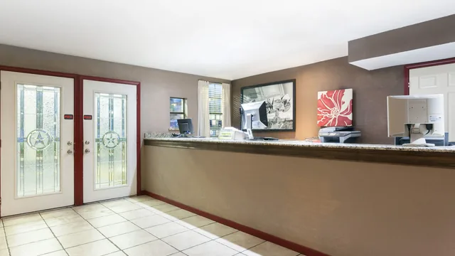 Super 8 by Wyndham Fredericksburg photo 9