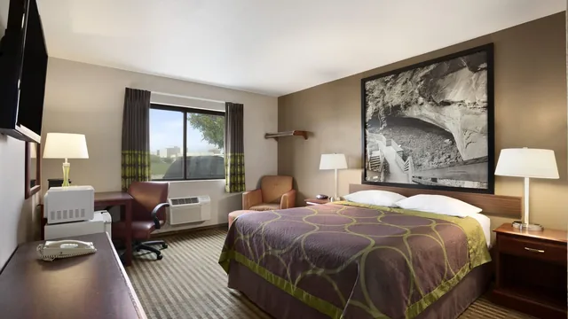 Super 8 by Wyndham Fremont NE photo 11