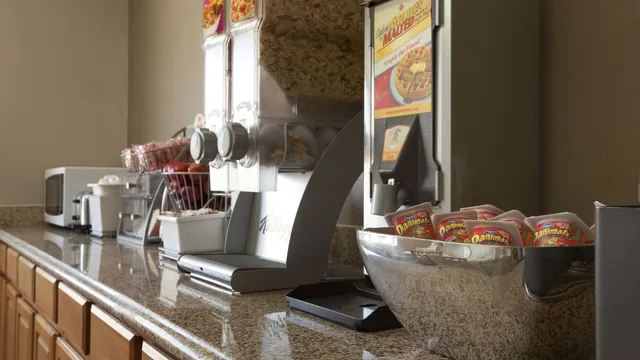 Super 8 by Wyndham Fremont NE photo 12