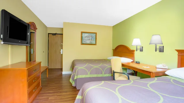 Super 8 by Wyndham Gainesville I-75 Hospital/University Area photo 4