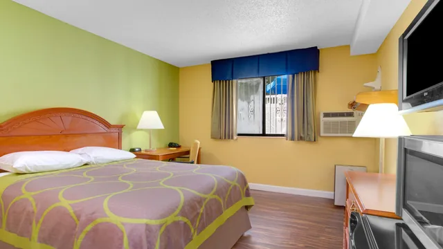 Super 8 by Wyndham Gainesville I-75 Hospital/University Area photo 6