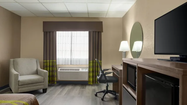 Super 8 by Wyndham Gainesville TX photo 10