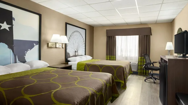 Super 8 by Wyndham Gainesville TX photo 11
